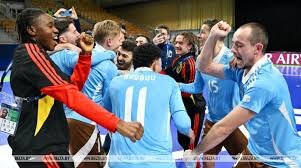 亲密互动，广东19岁王洪泽恋情曝光，女友可爱，体育生，杜锋祝福